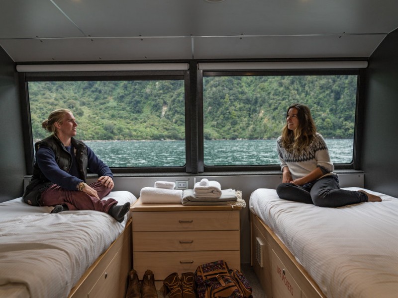 Endeavour Twin Deluxe Cabin