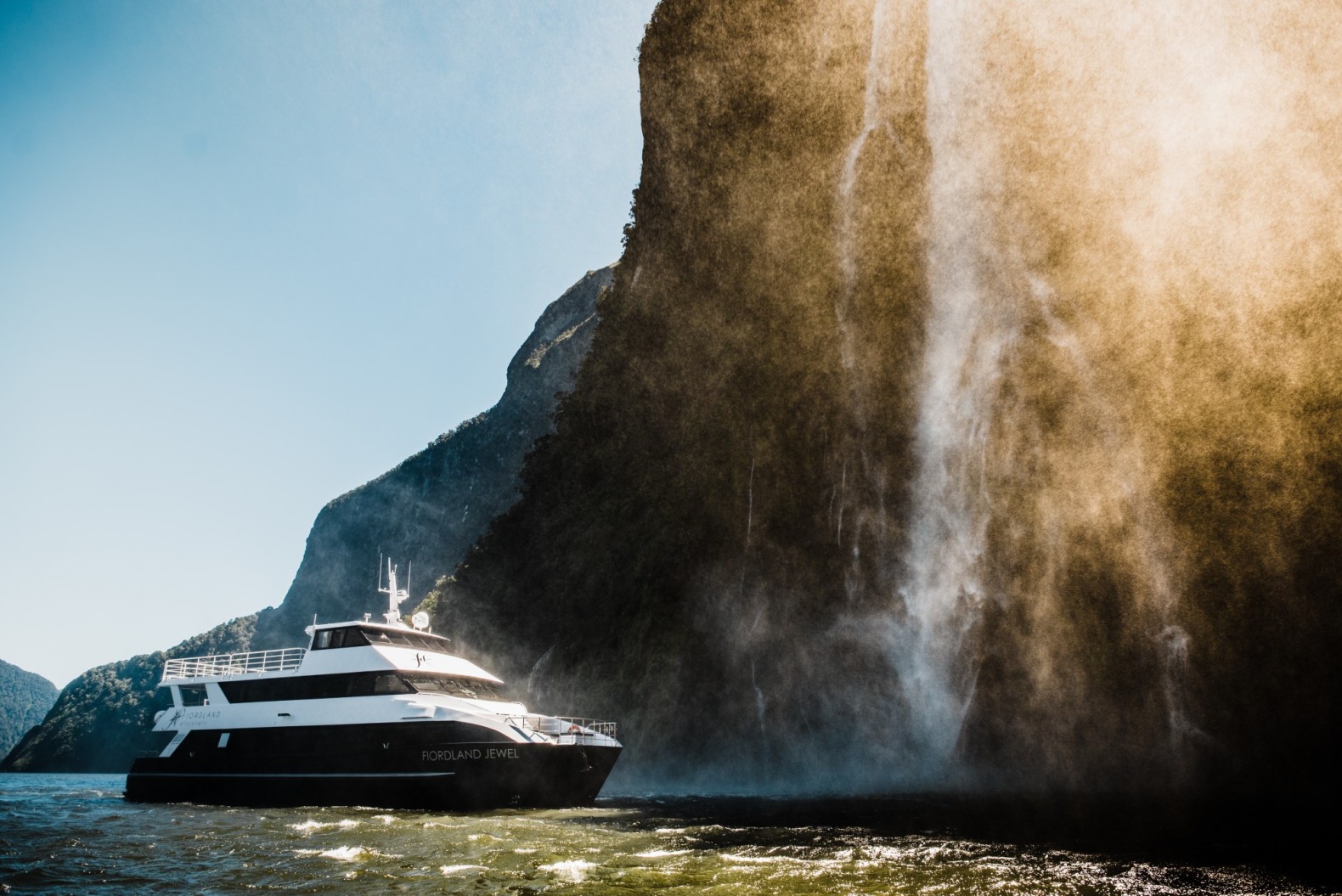 Fiordland Discovery 33 Boat CREDIT Andrew Rae v5