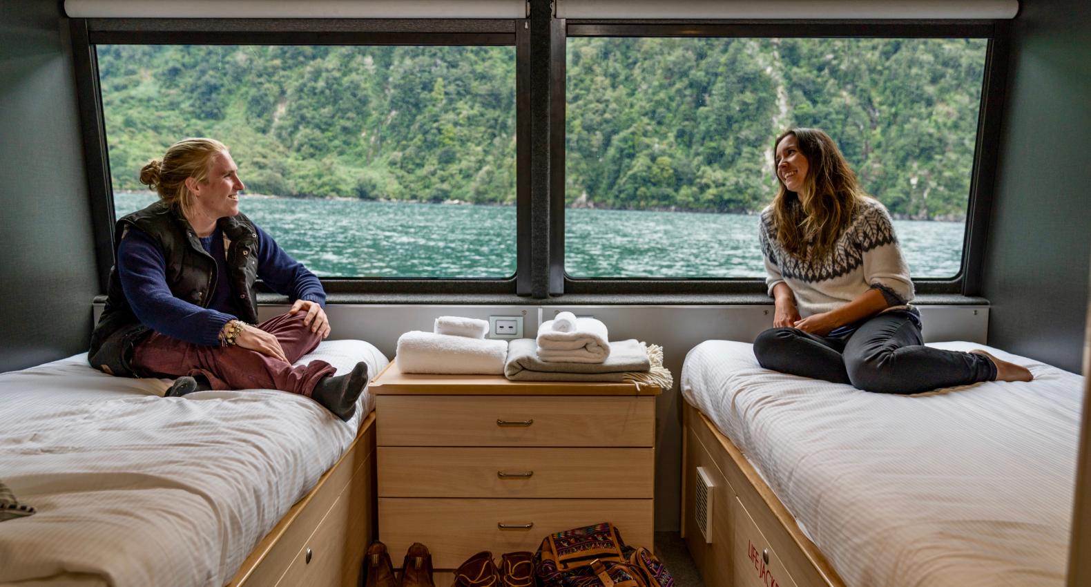 Endeavour Cabin 2 King Singles2